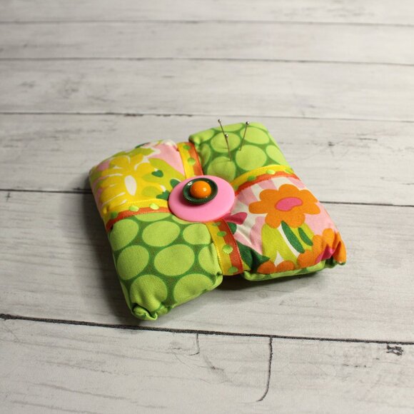 Handmade Pin Cushion Retro Vintage Patchwork Fabric Reversible Sewing - Picture 2 of 4